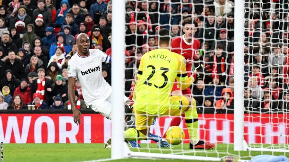 Liverpool beat West Ham for last Carabao Cup semi final spot