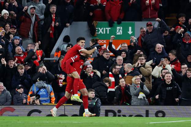 Liverpool trash Chealsea to maintain 5 point lead