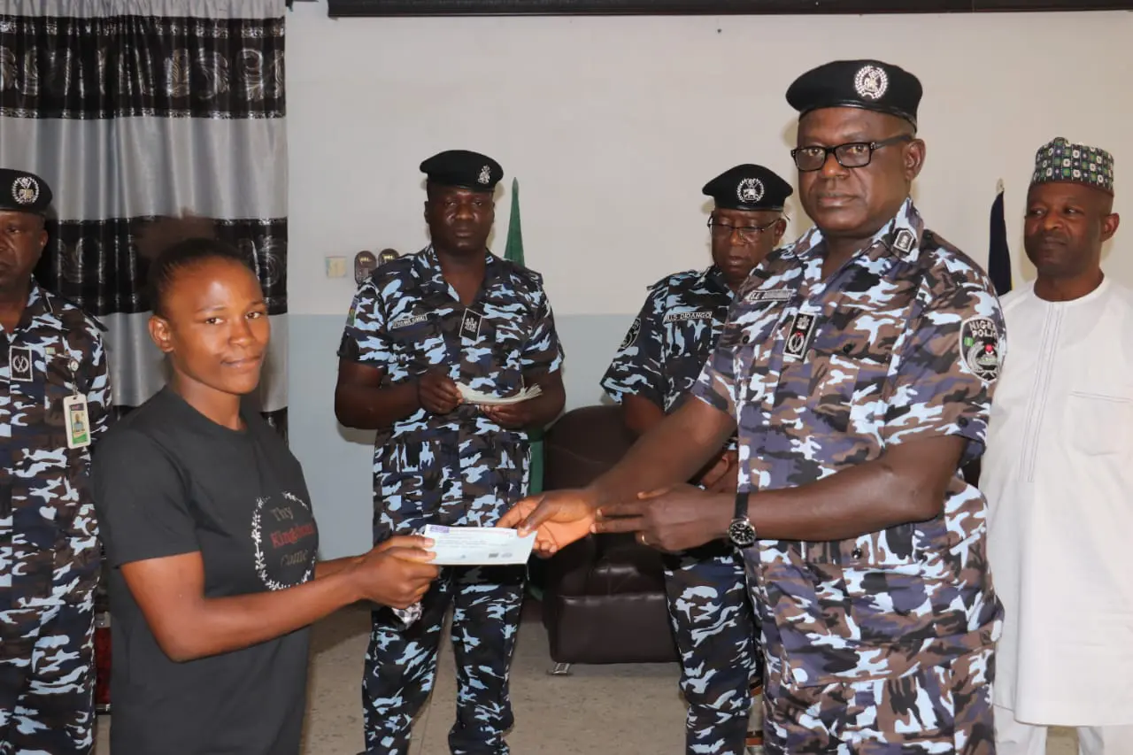 Niger CP presents cheques of N44. 5m to families of deceased police personnel