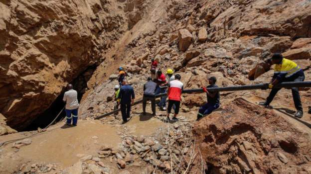 Rescuers pull out 15 trapped Zimbabwe miners alive