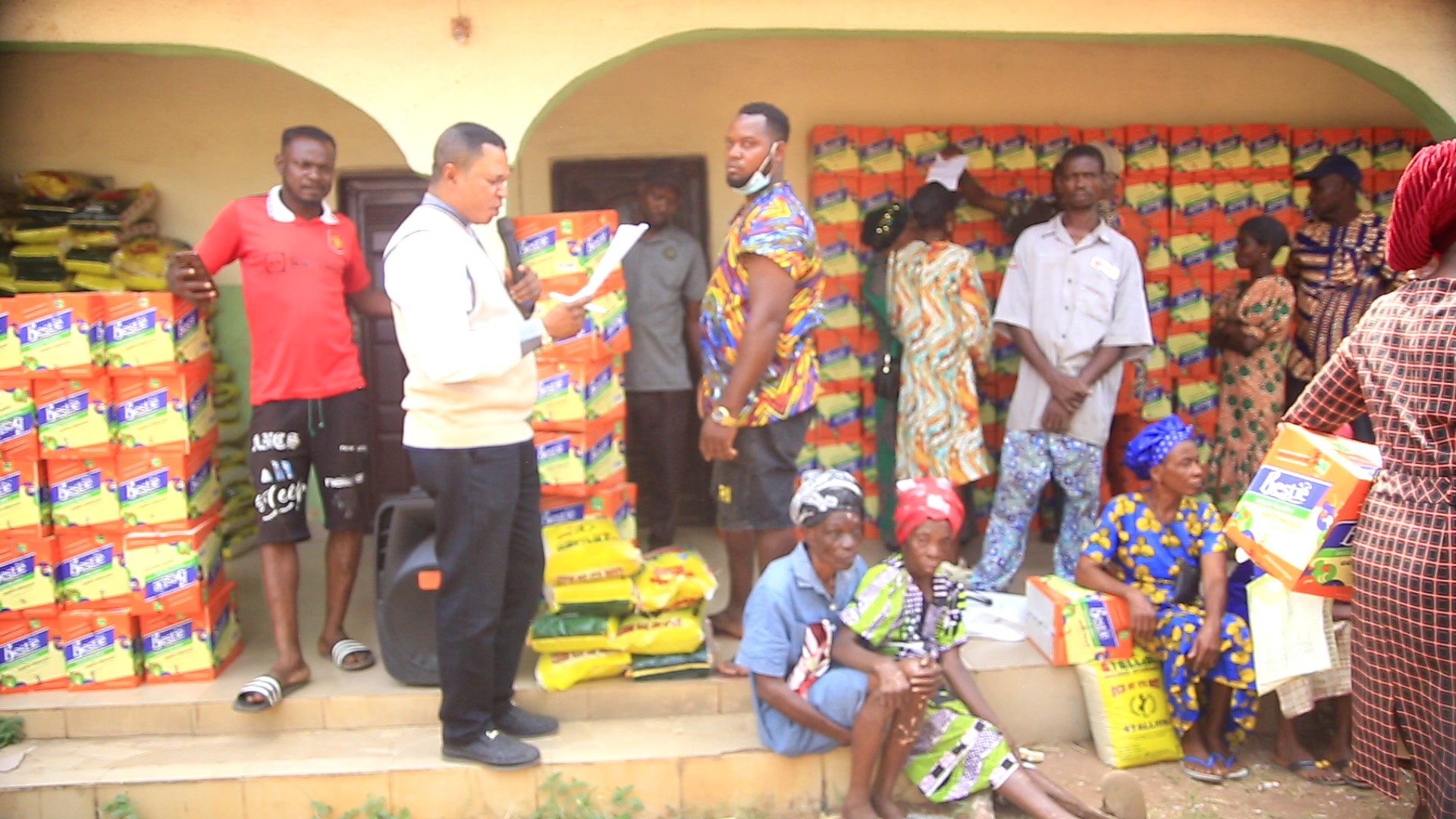 Uzotex Charity Foundation Distributes ₦10 Million Worth of Christmas Gifts in Umuchima