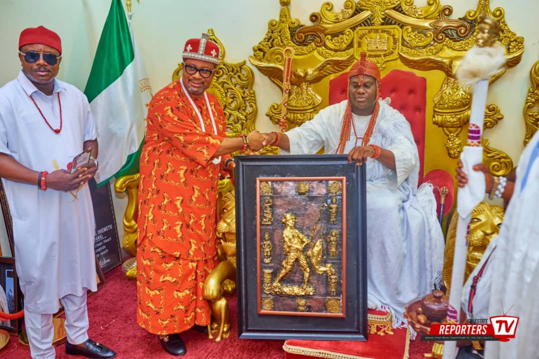 EZEIGBO GHANA, DR. CHUKWUDI IHENETU, PLAYS HOST TO OONI OF IFE IN A HISTORICAL DISPLAY OF AFRICAN ROYALTY, AFTER THE INAUGURATION CEREMONY OF PRESIDENT JOHN MAHAMA OF GHANA