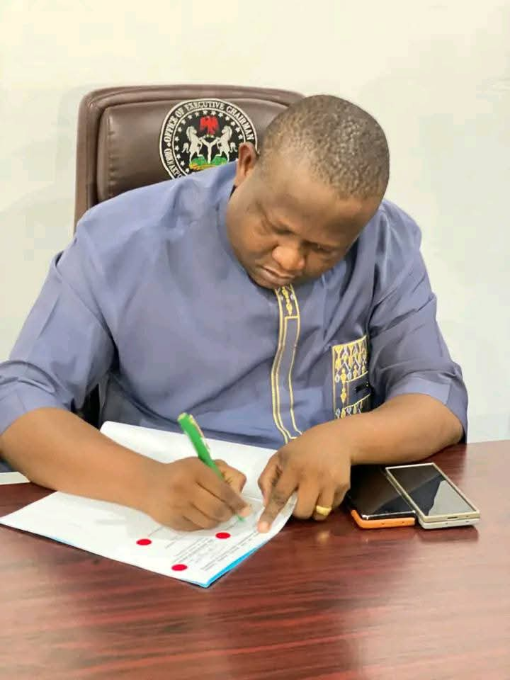 Obio/Akpor LG Chairman Signs 2025 appropriation bill into law